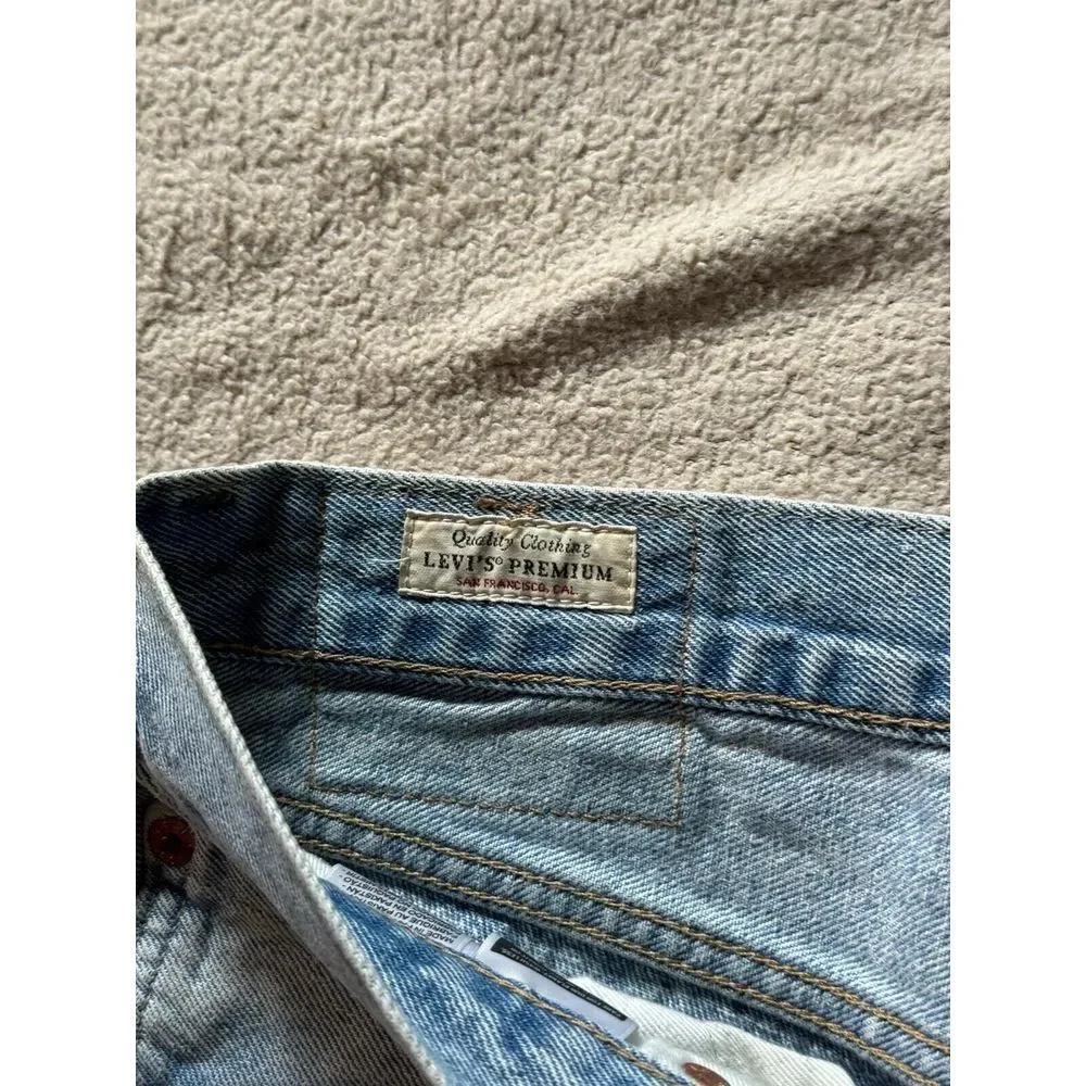 Levi's Men's Lot 551 Z Light Wash Straight Jeans Distressed Denim Blue ‎ Size 33